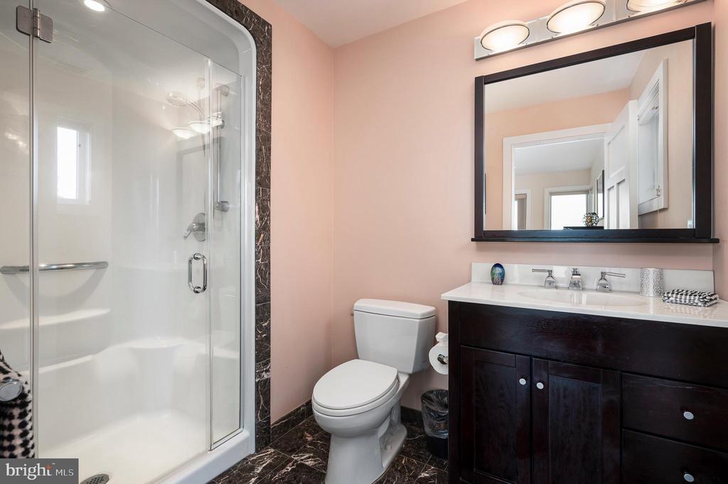 1109-B LONG BEACH BOULEVARD