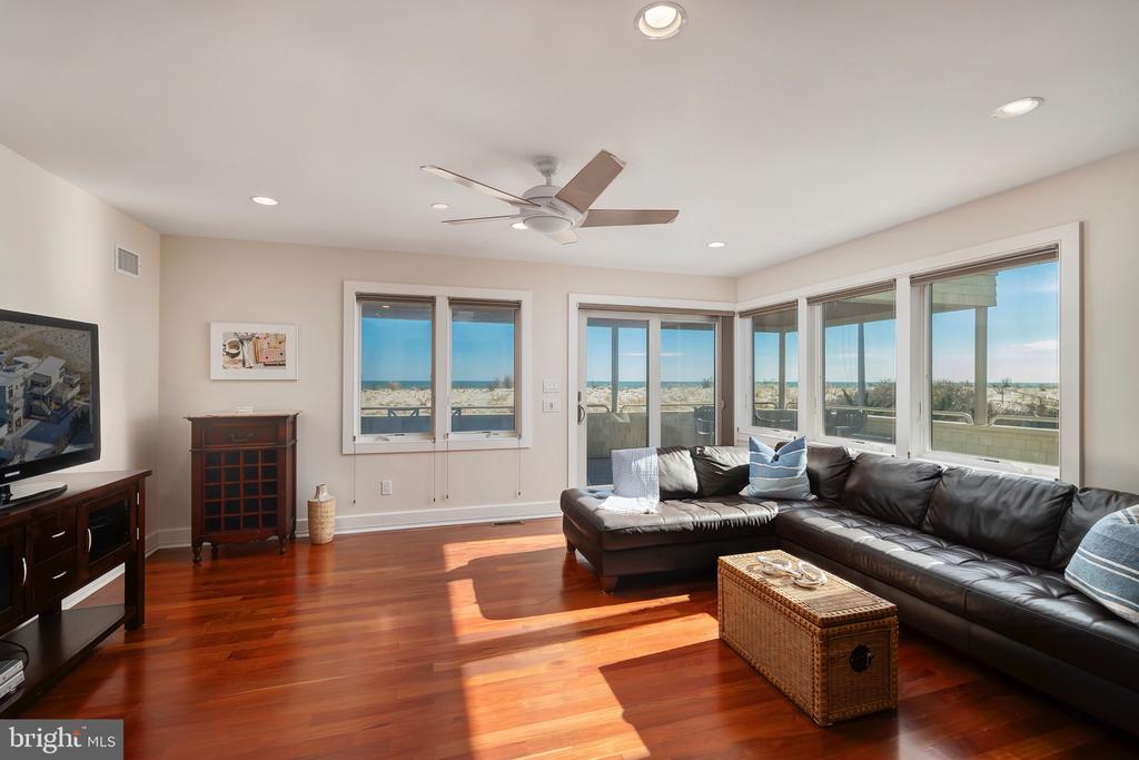 1109-B LONG BEACH BOULEVARD