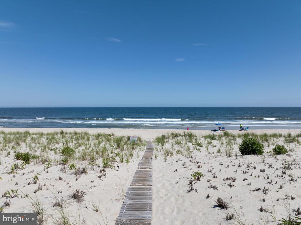 1109-B LONG BEACH BOULEVARD
