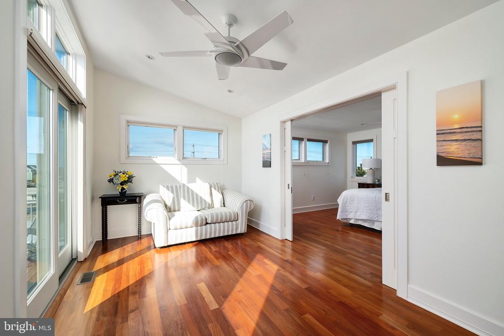 1109-B LONG BEACH BOULEVARD