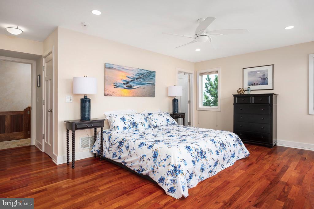 1109-B LONG BEACH BOULEVARD