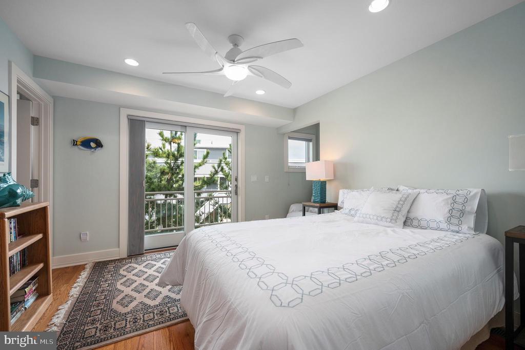 1109-B LONG BEACH BOULEVARD