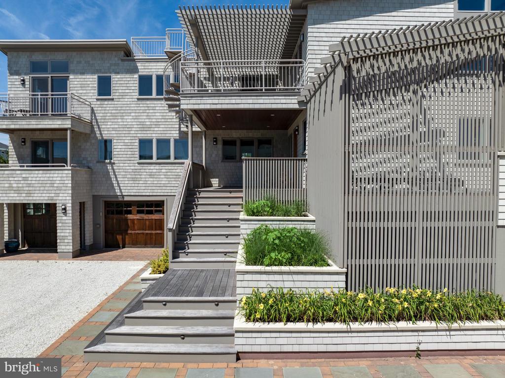1109-B LONG BEACH BOULEVARD