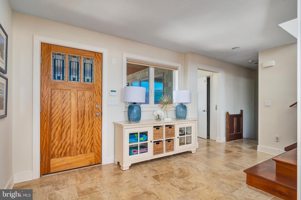 1109-B LONG BEACH BOULEVARD