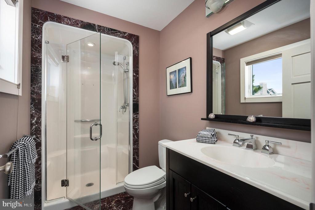 1109-B LONG BEACH BOULEVARD