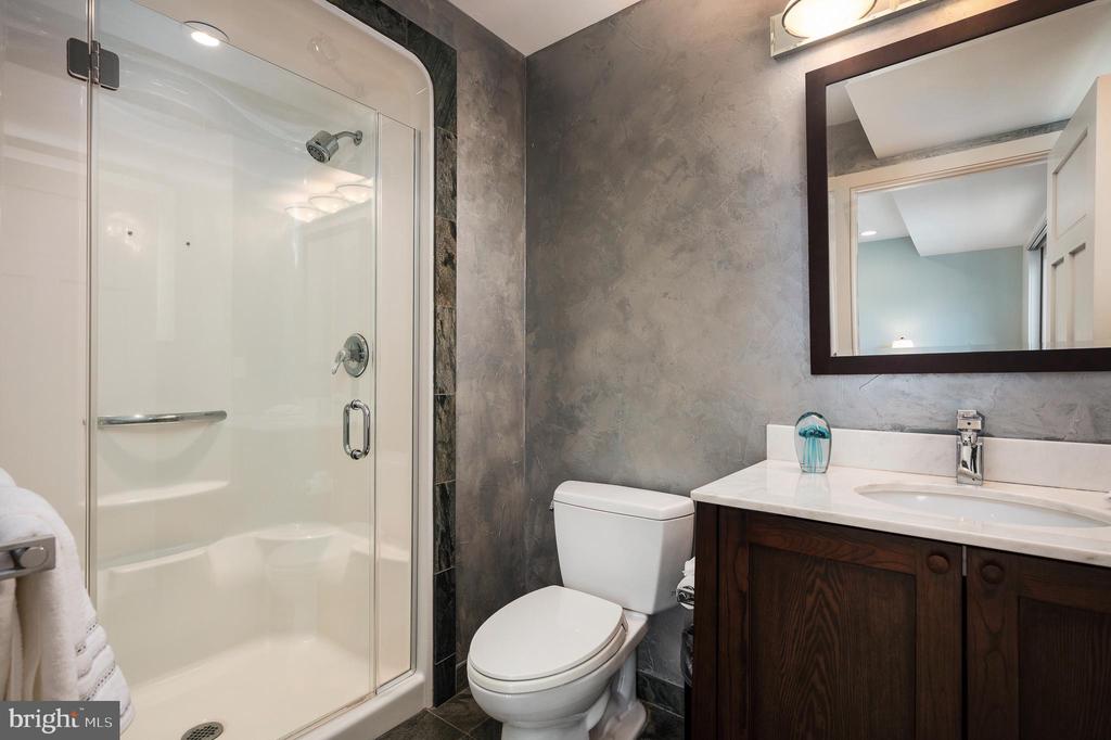1109-B LONG BEACH BOULEVARD