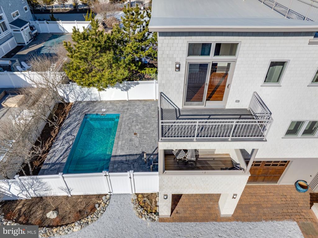 1109-B LONG BEACH BOULEVARD
