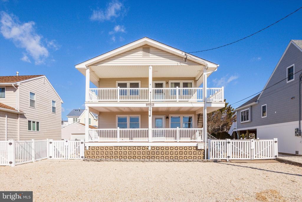 327 N 1ST STREET