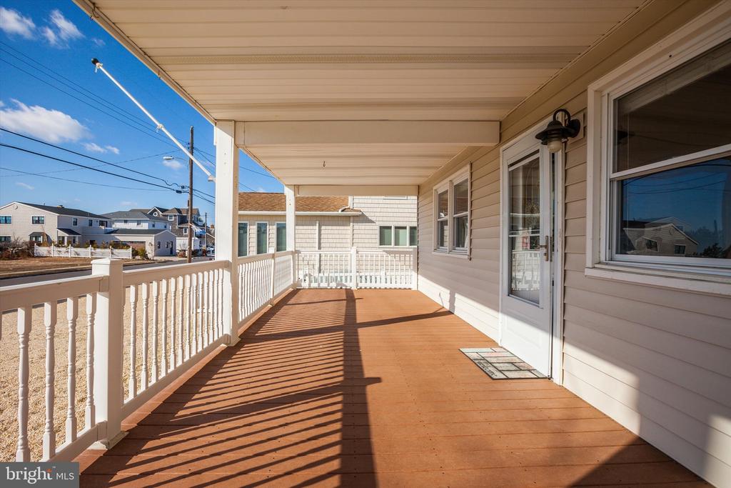 327 N 1ST STREET