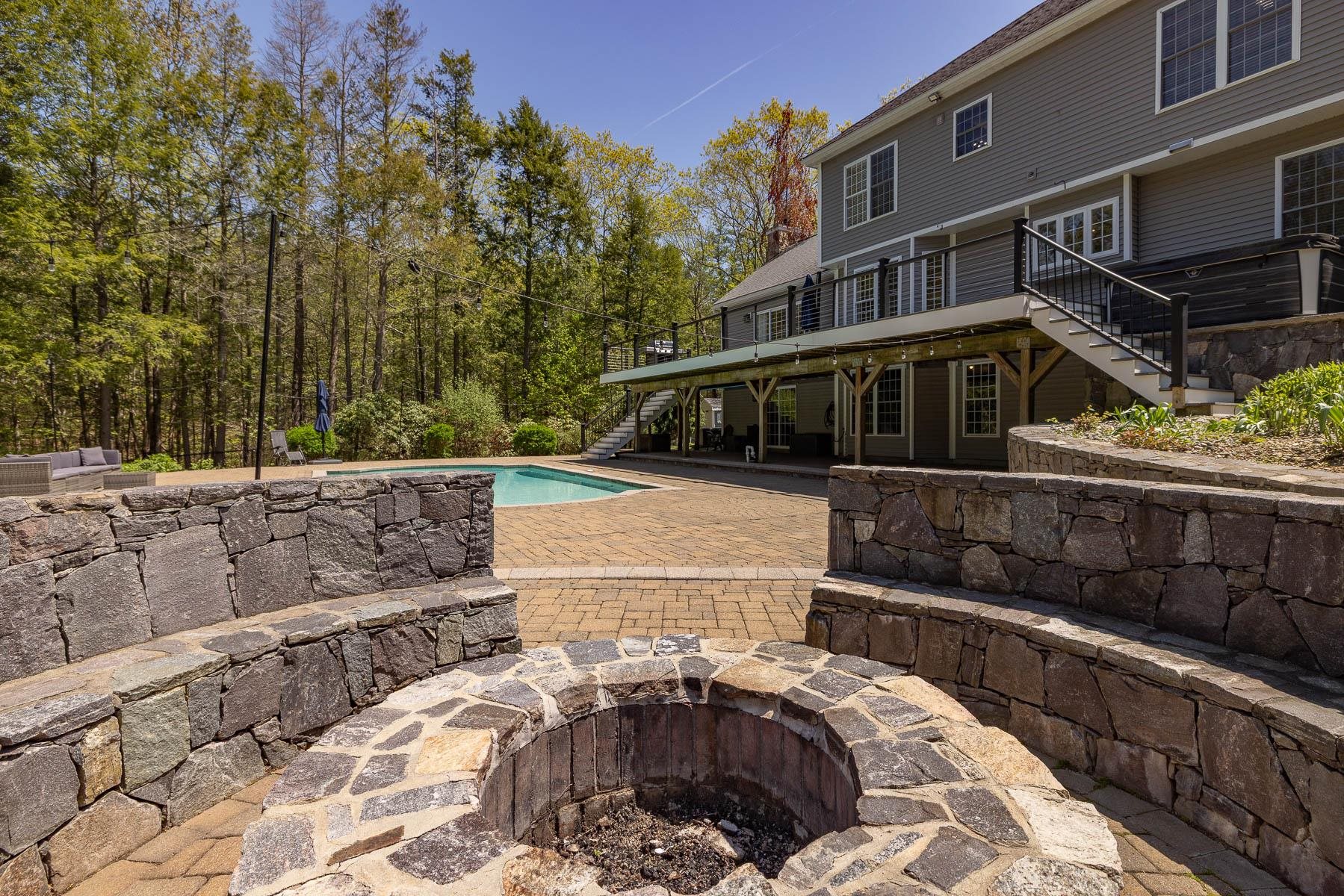 62 Quaker Lane