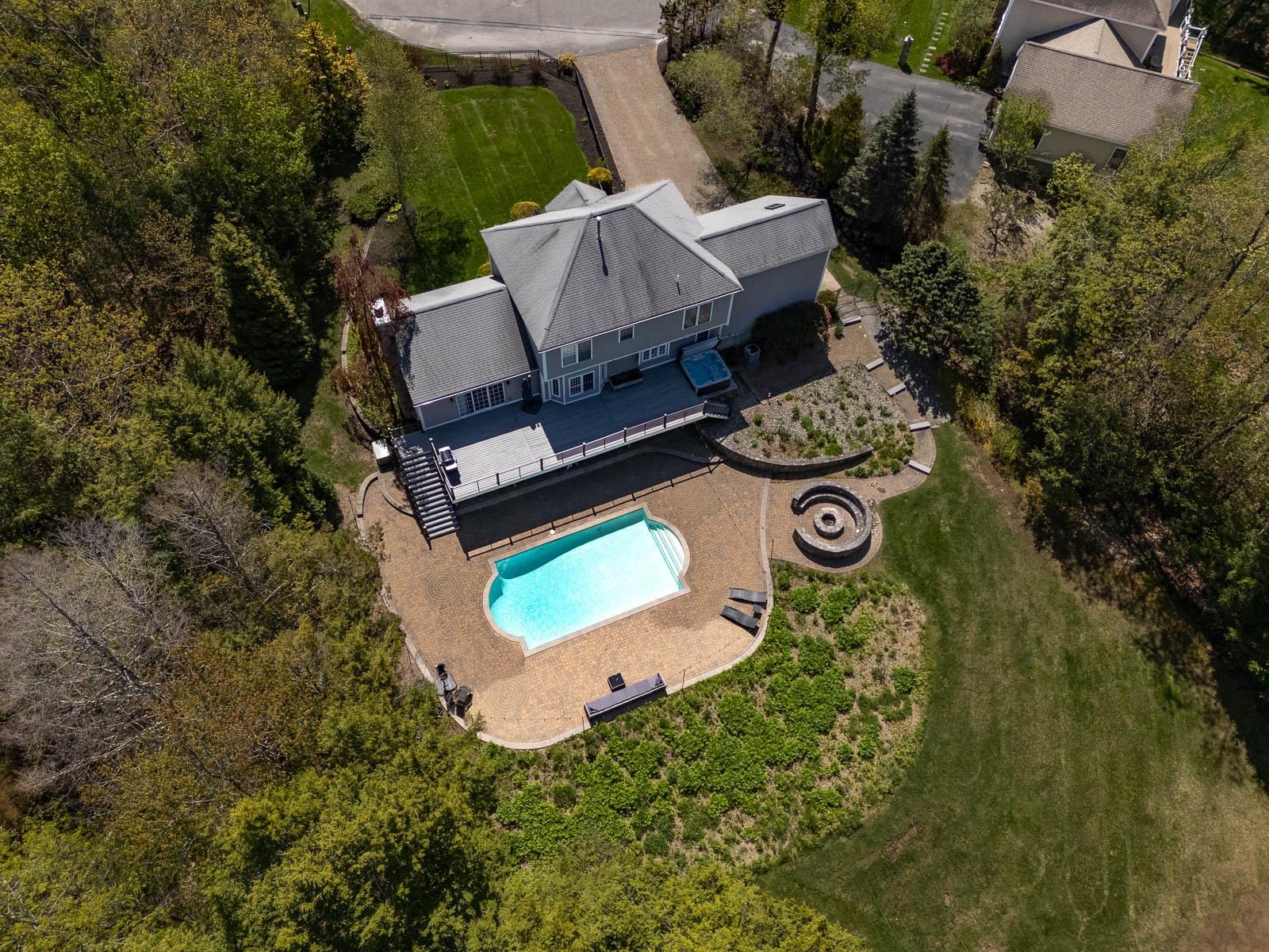 62 Quaker Lane
