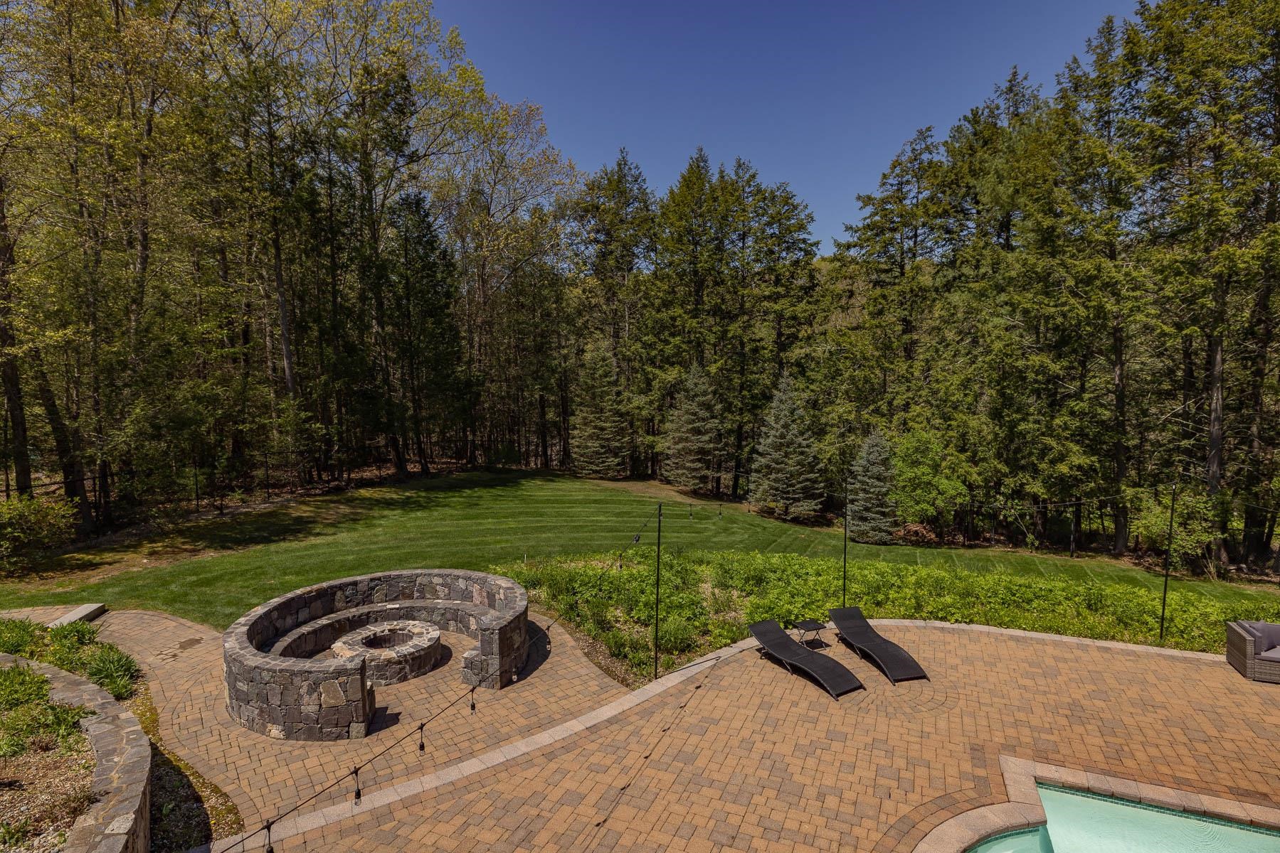 62 Quaker Lane