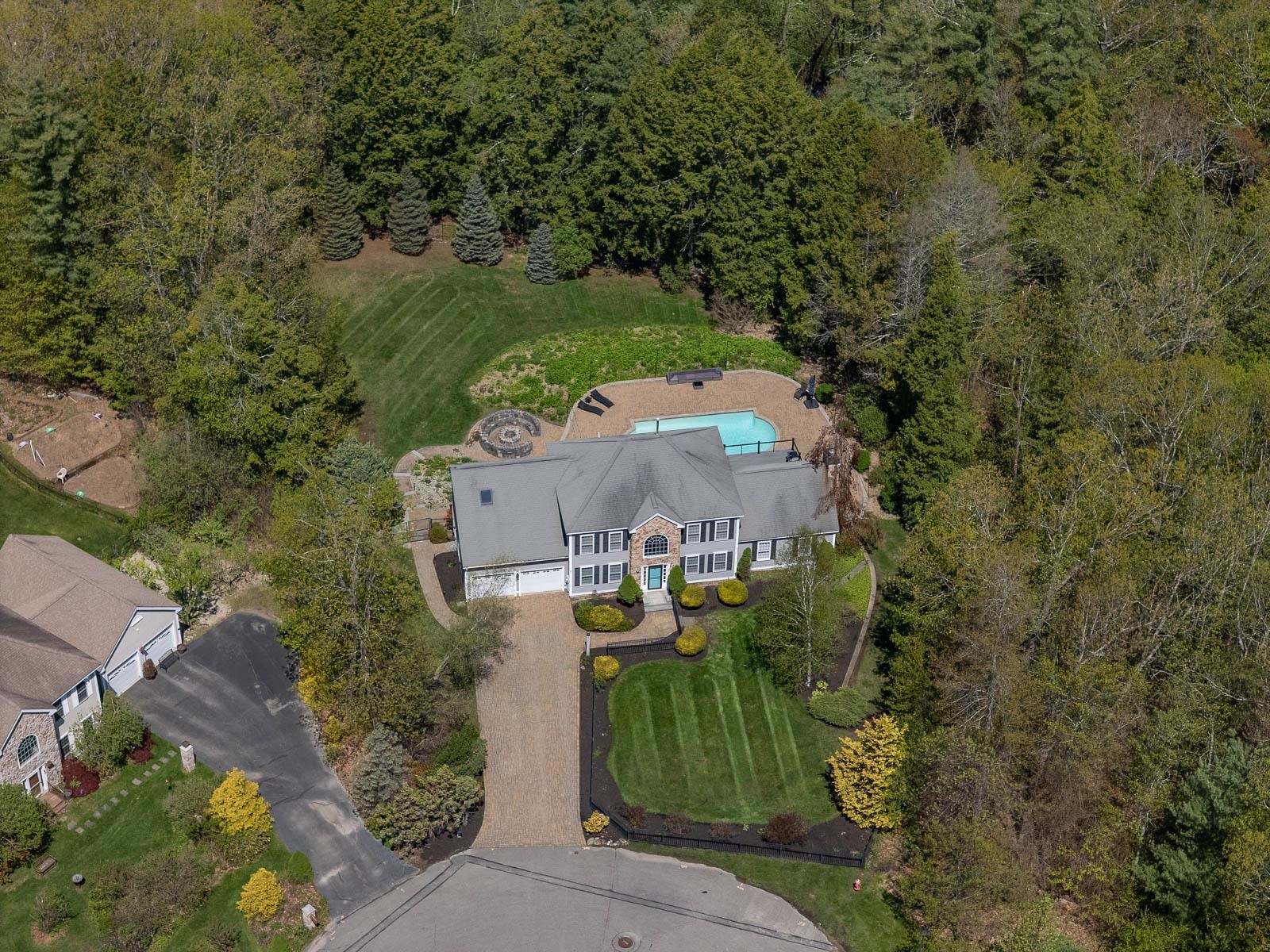 62 Quaker Lane