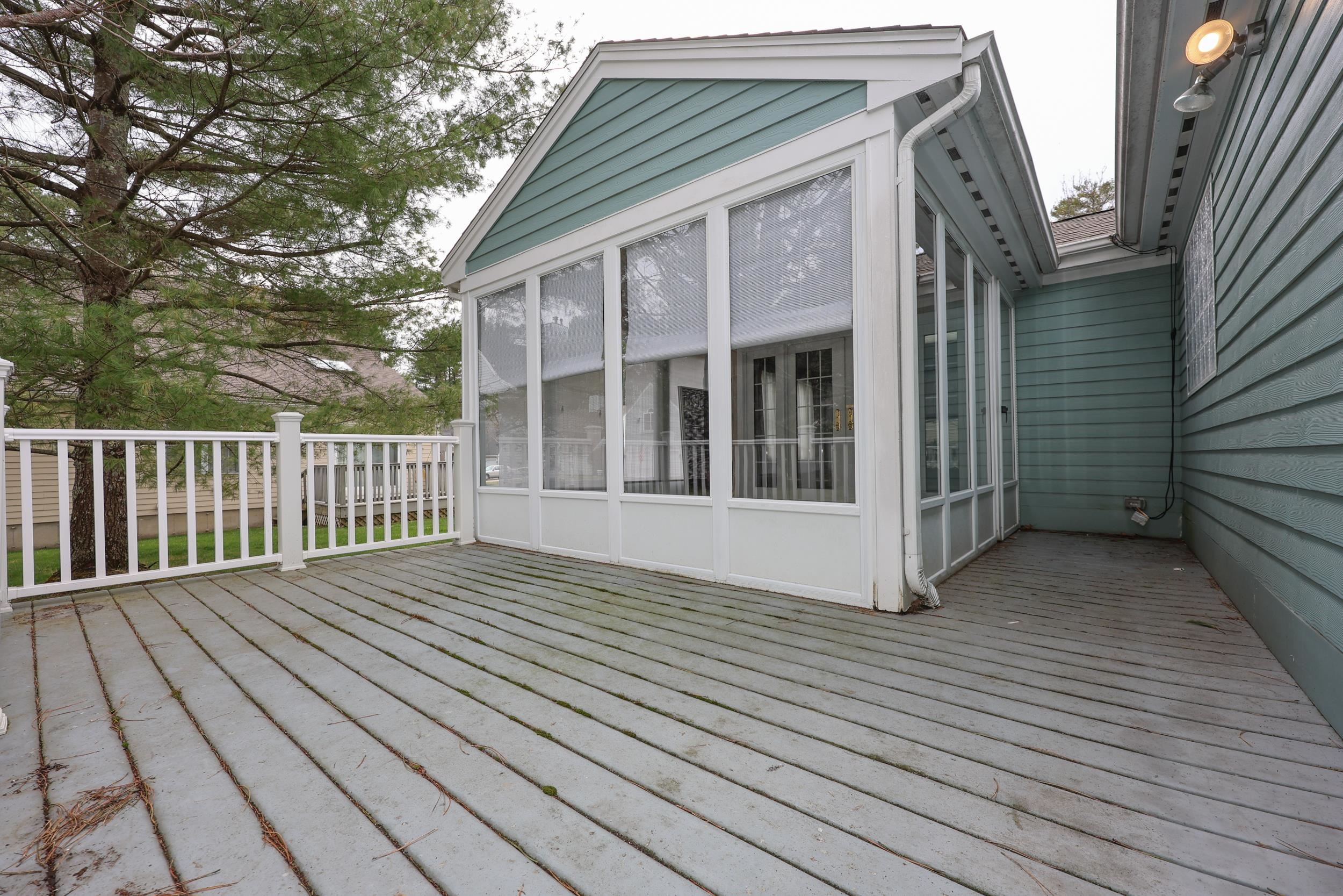 49 Drakes Landing