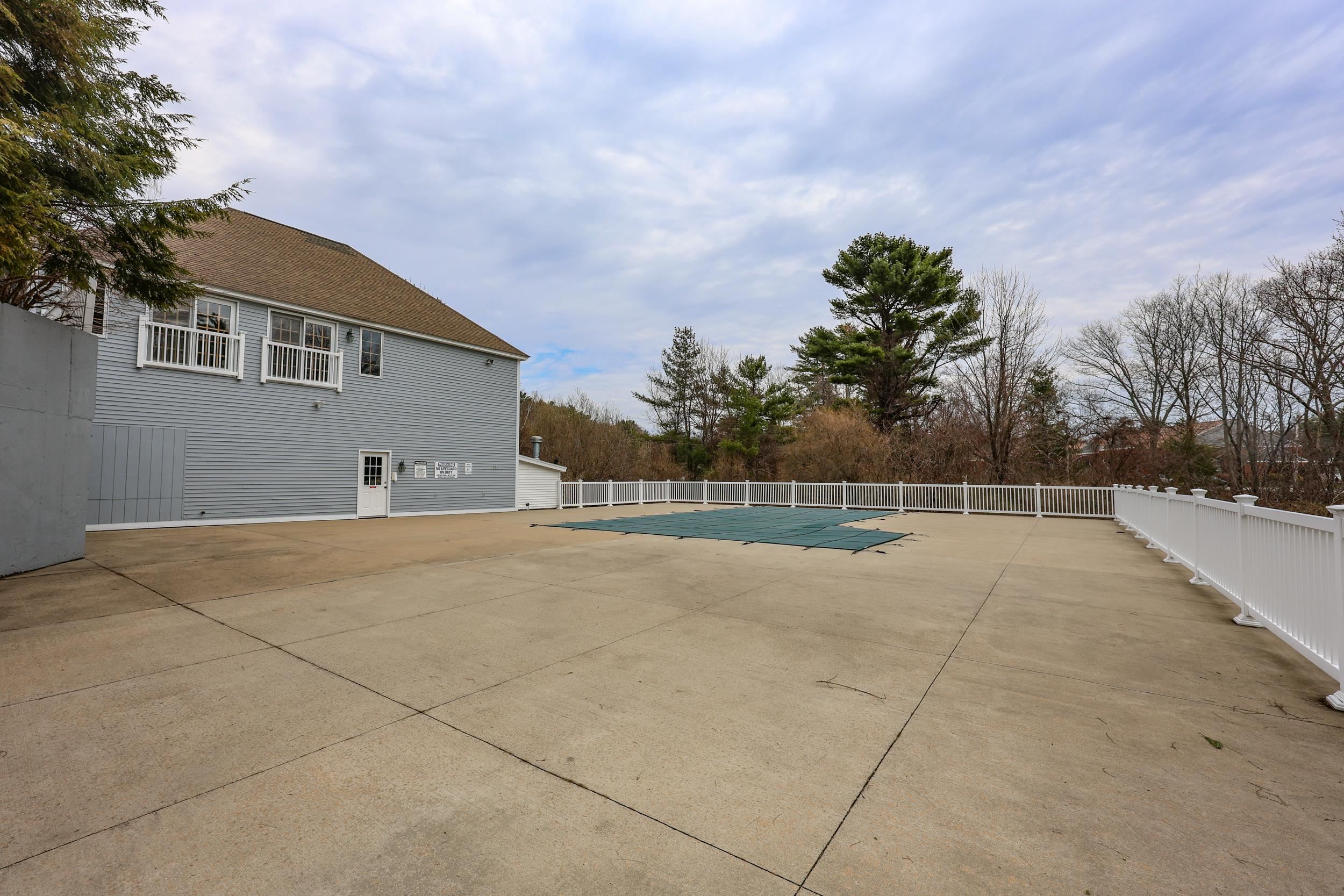 49 Drakes Landing