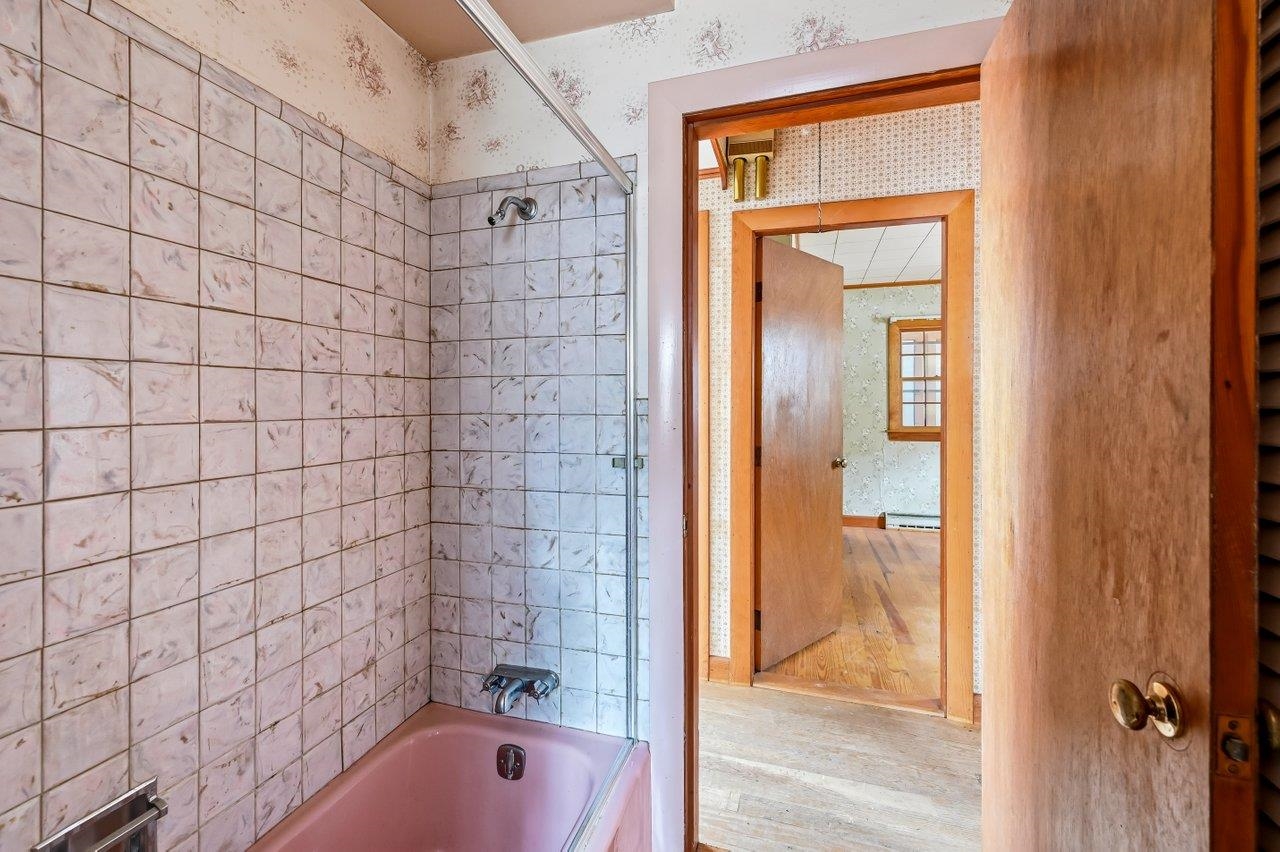 48 Kingsbury Drive Unit: A & B