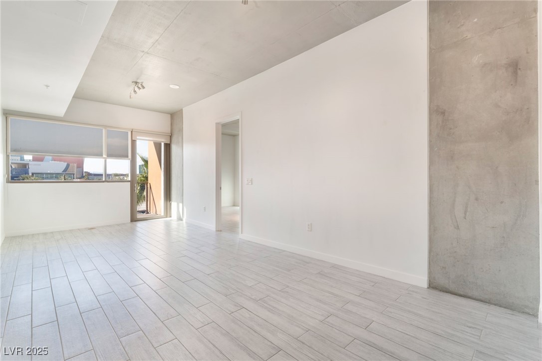 353 East Bonneville Avenue 423