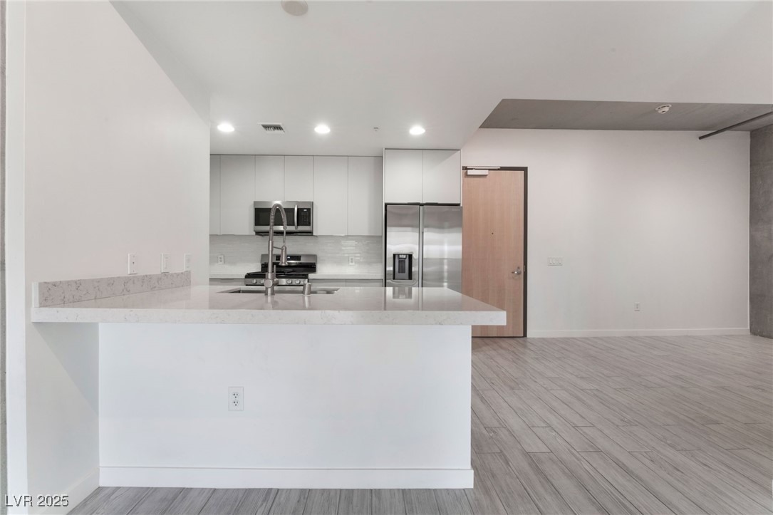 353 East Bonneville Avenue 423