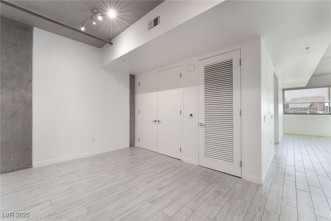 353 East Bonneville Avenue 423