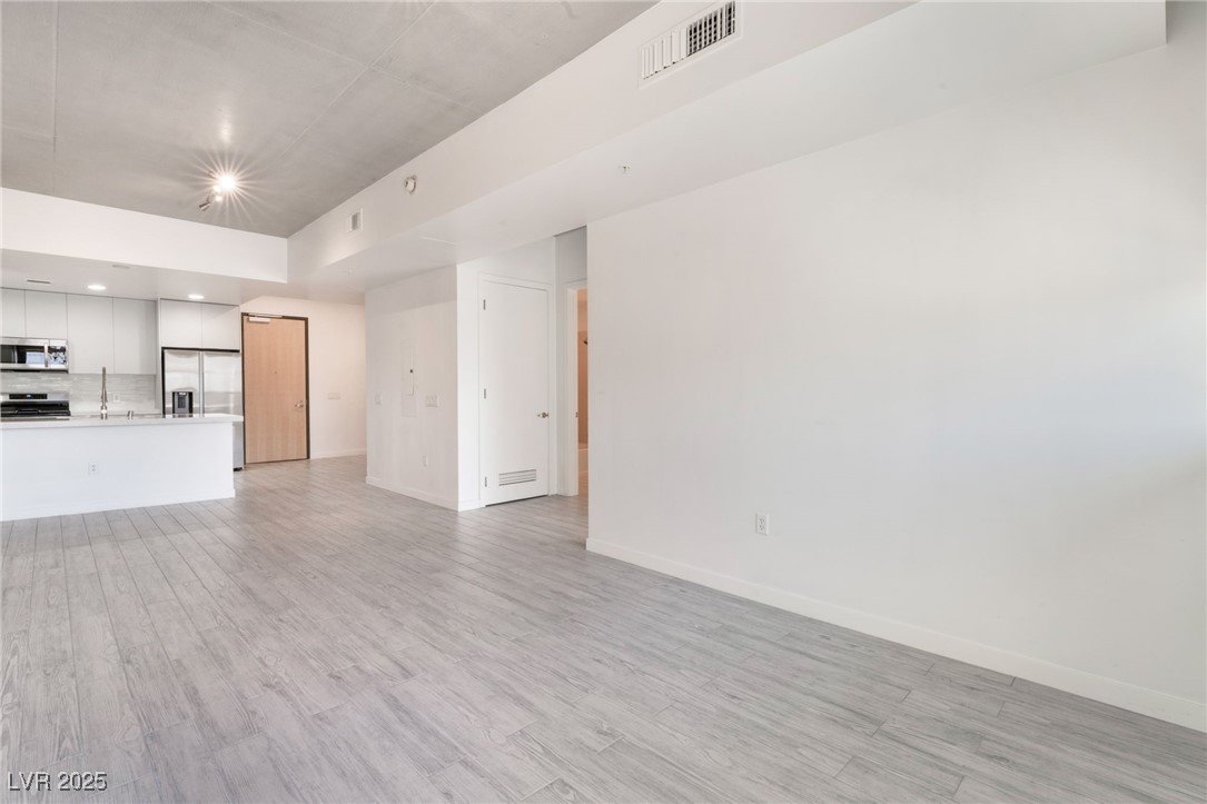 353 East Bonneville Avenue 423