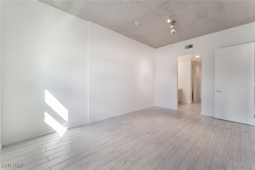 353 East Bonneville Avenue 423