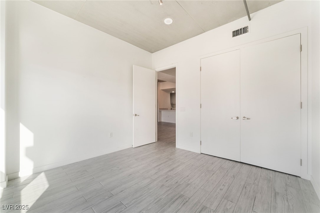 353 East Bonneville Avenue 423