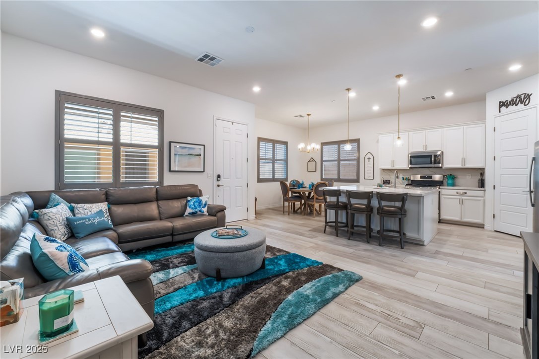 778 Dainty Daffodil Street