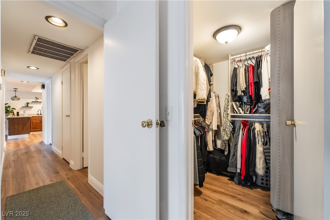 3543 Blackstone Street