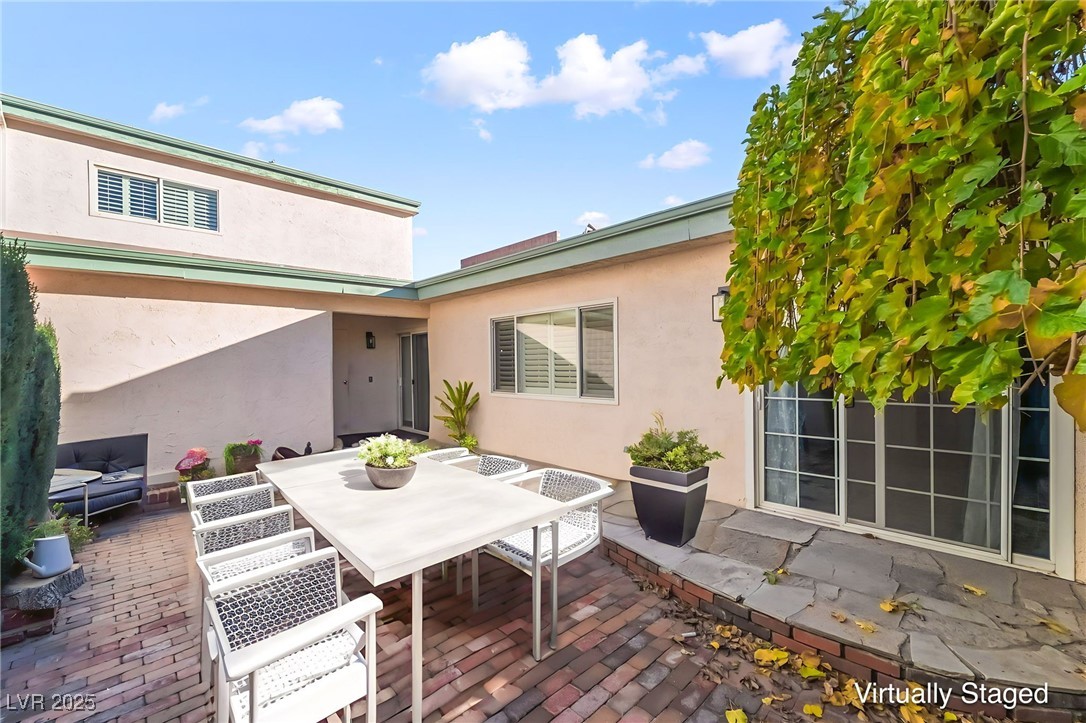 3543 Blackstone Street