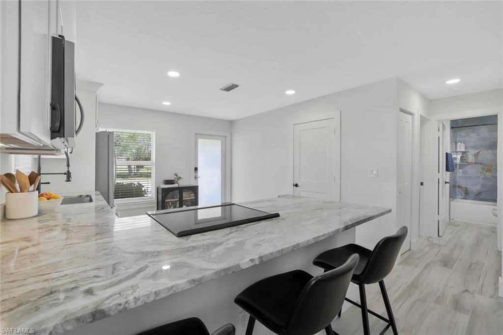 2710 Arbutus ST B1