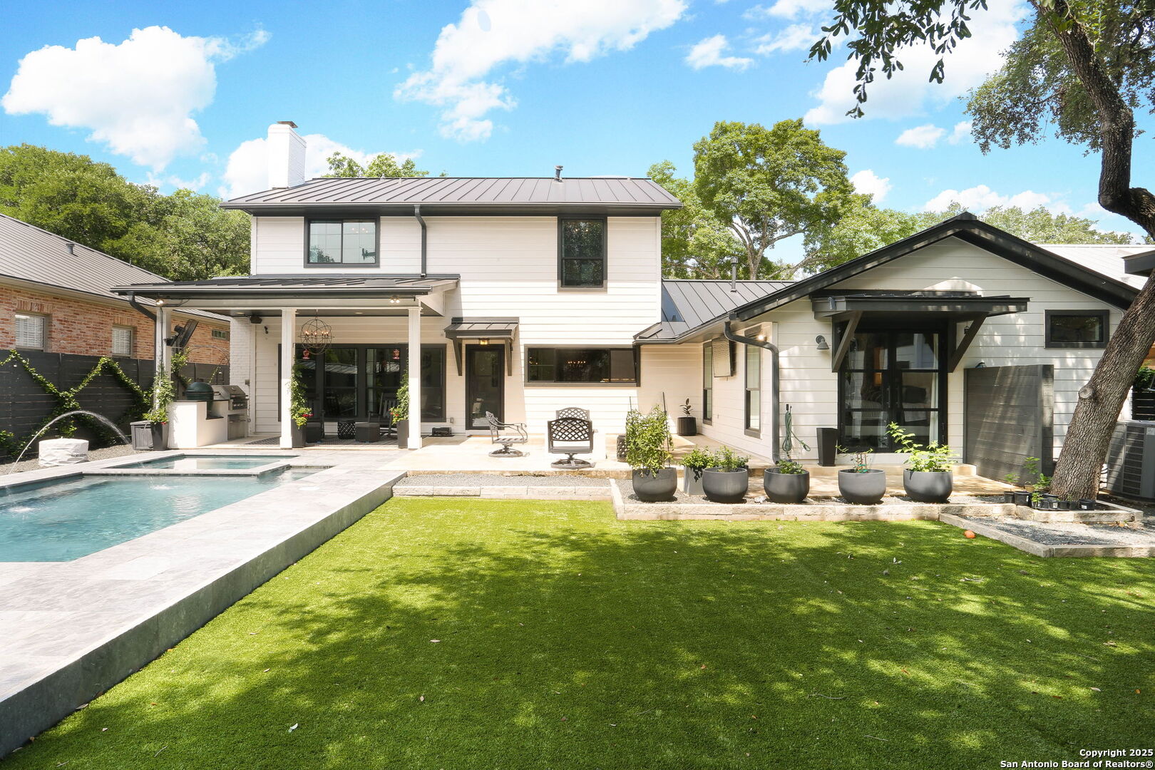 8306 Country Side