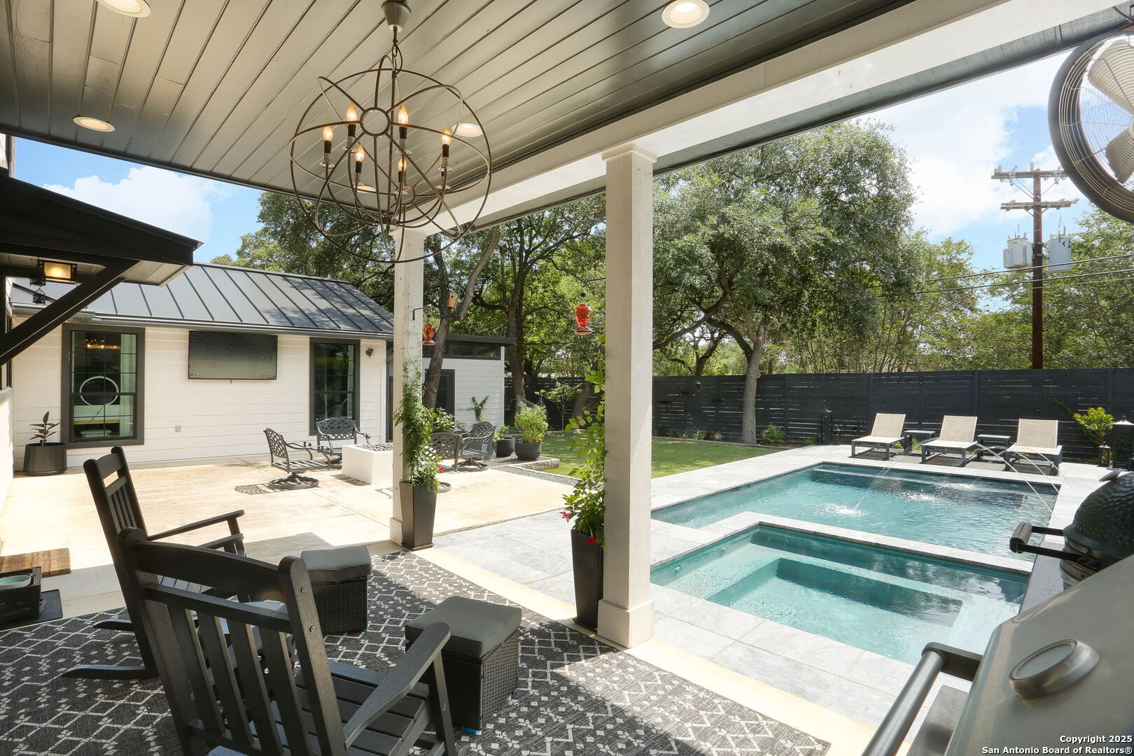 8306 Country Side