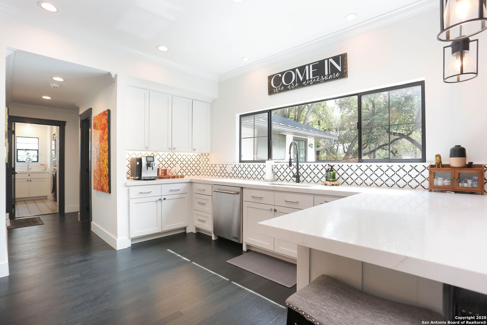 8306 Country Side