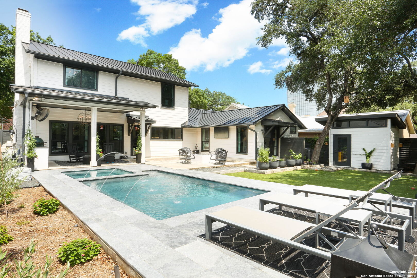 8306 Country Side