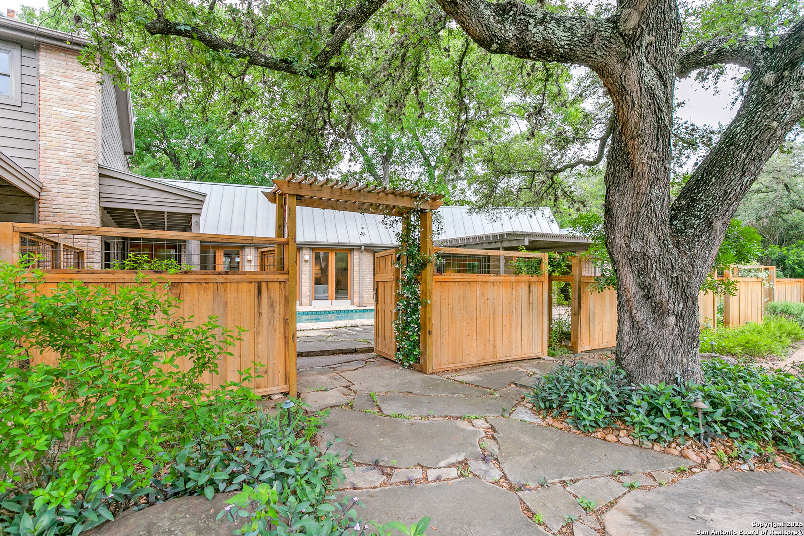 2603 Brookhurst