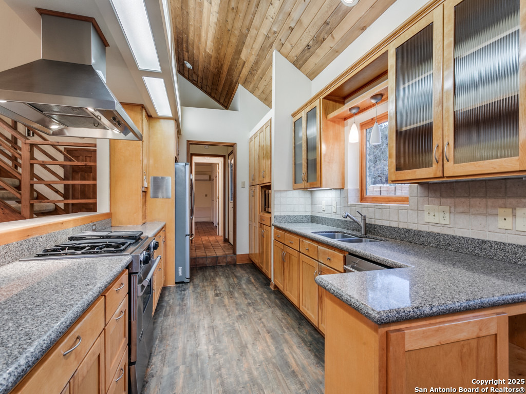 2603 Brookhurst