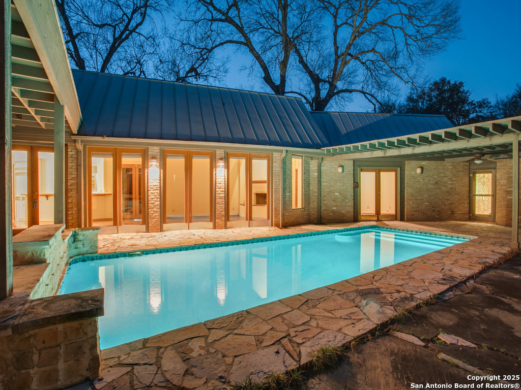 2603 Brookhurst