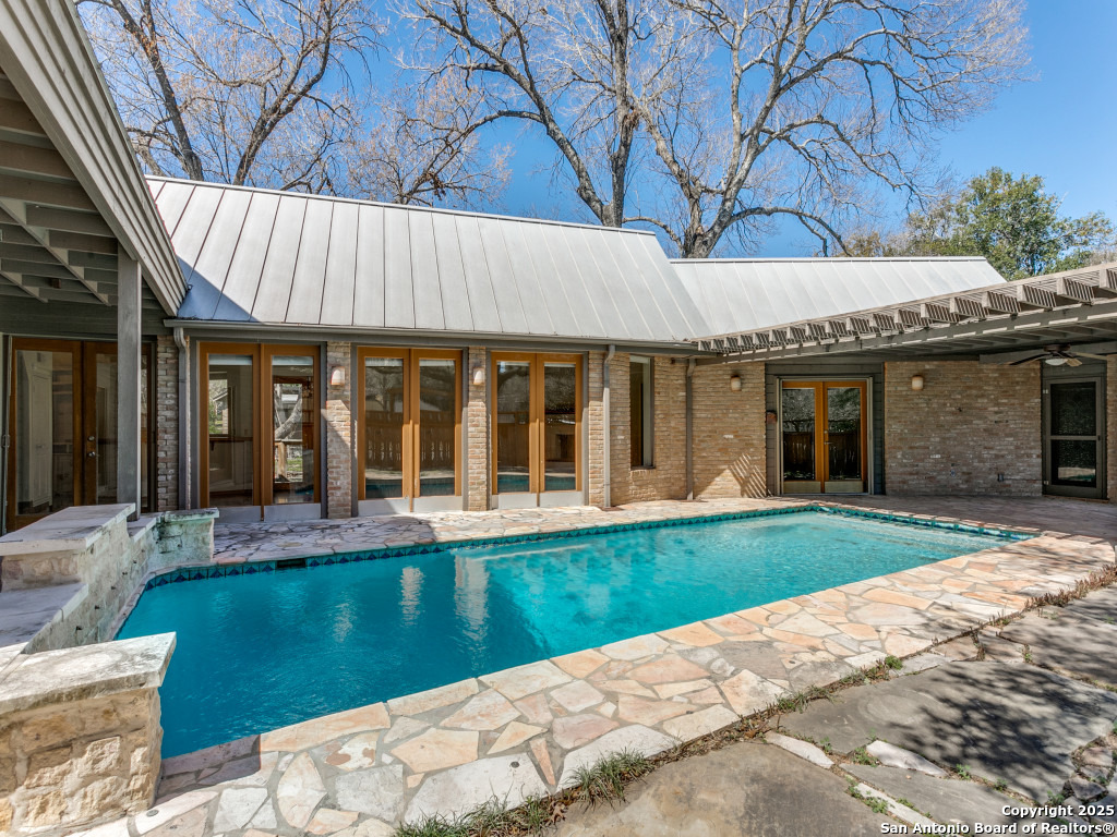 2603 Brookhurst
