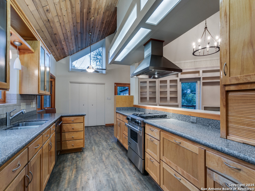 2603 Brookhurst