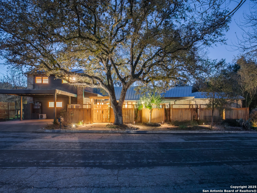 2603 Brookhurst