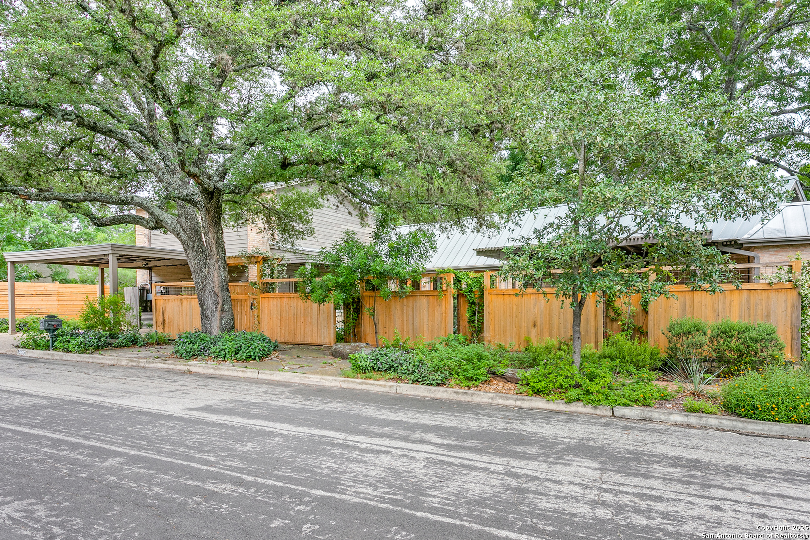 2603 Brookhurst