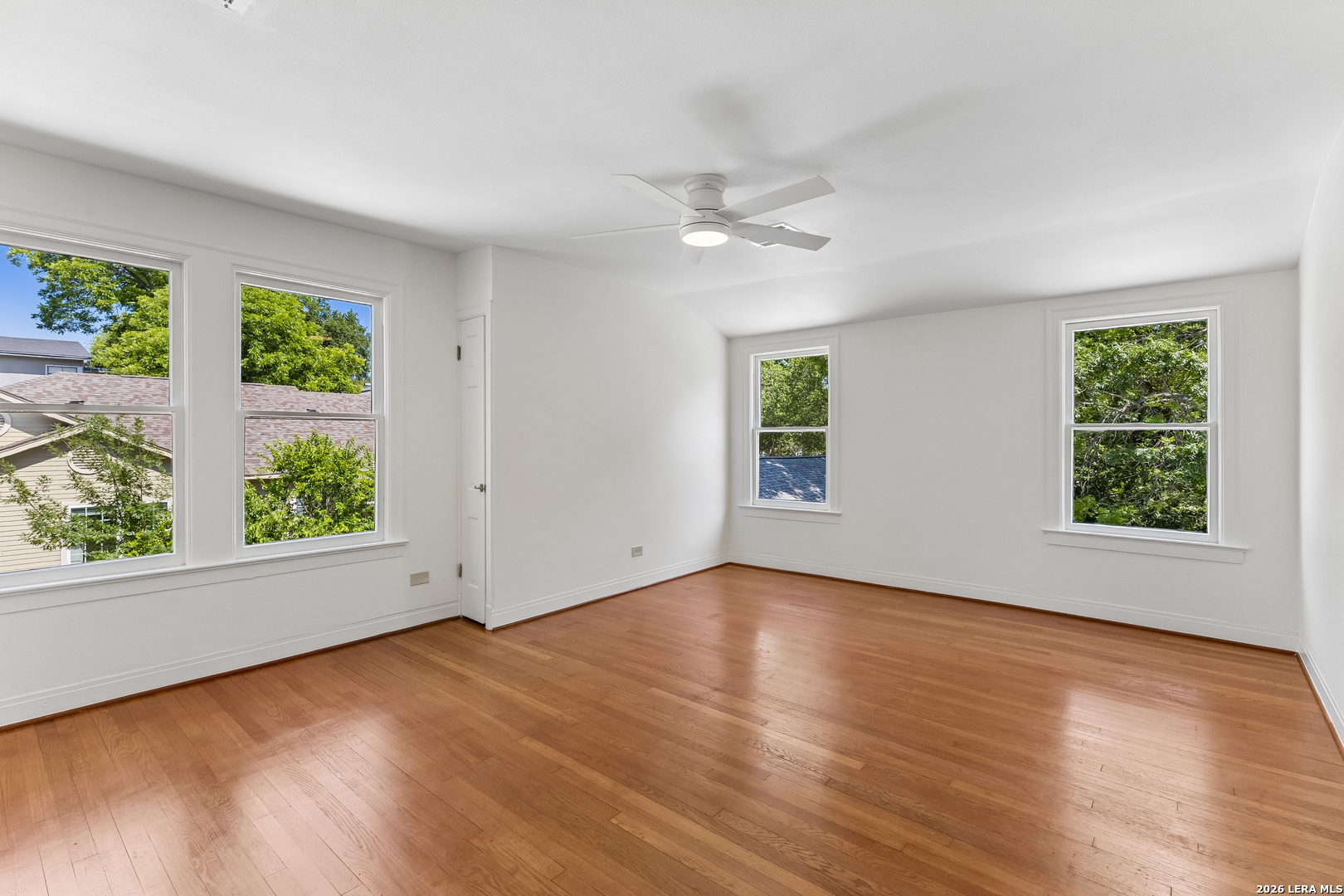 120 LAMONT AVE