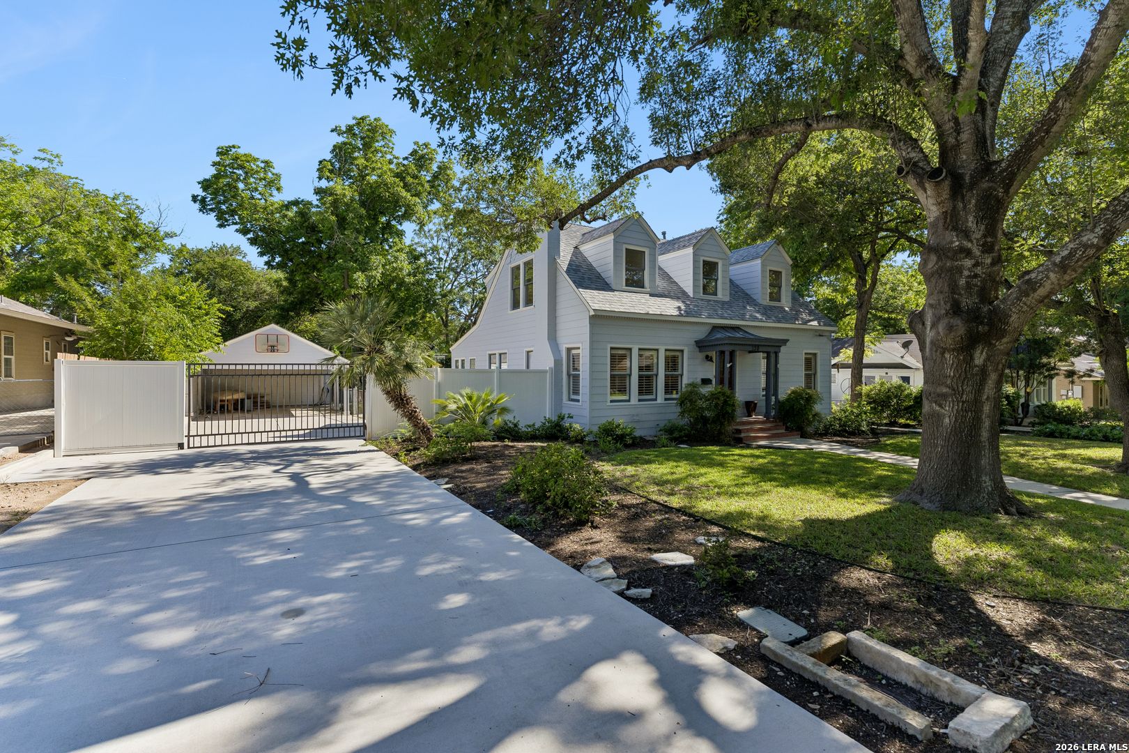 120 LAMONT AVE