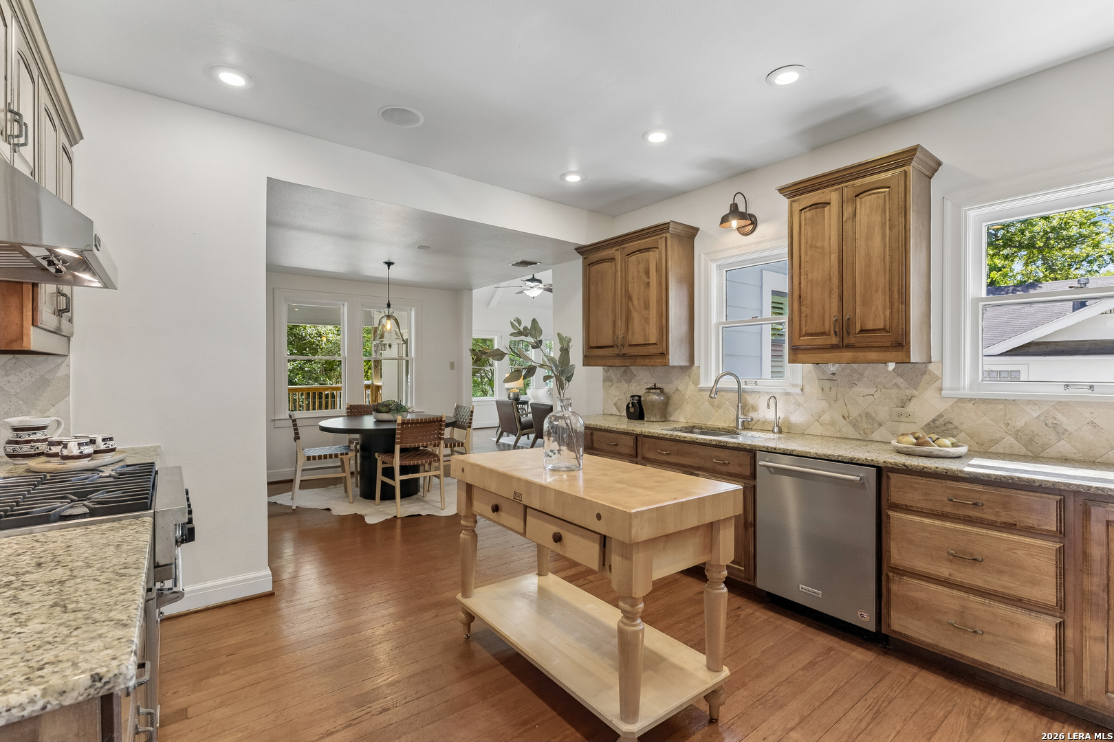 120 LAMONT AVE