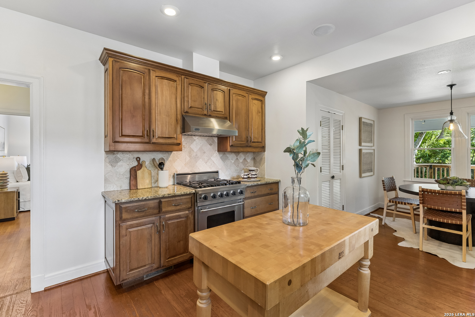 120 LAMONT AVE