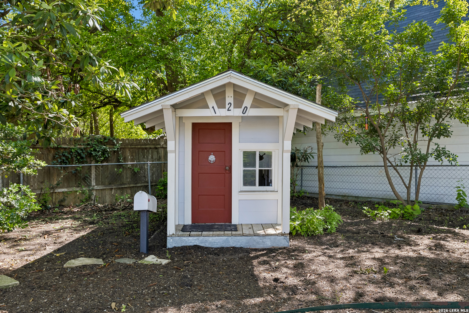 120 LAMONT AVE