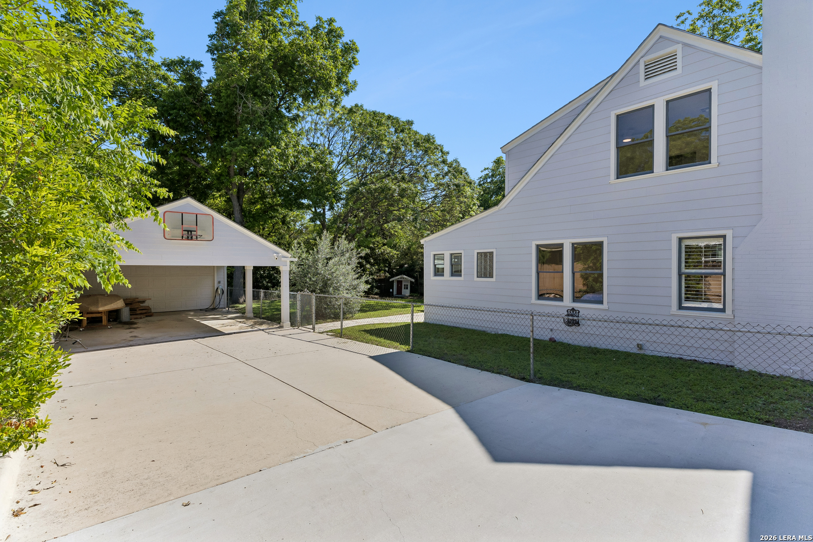 120 LAMONT AVE