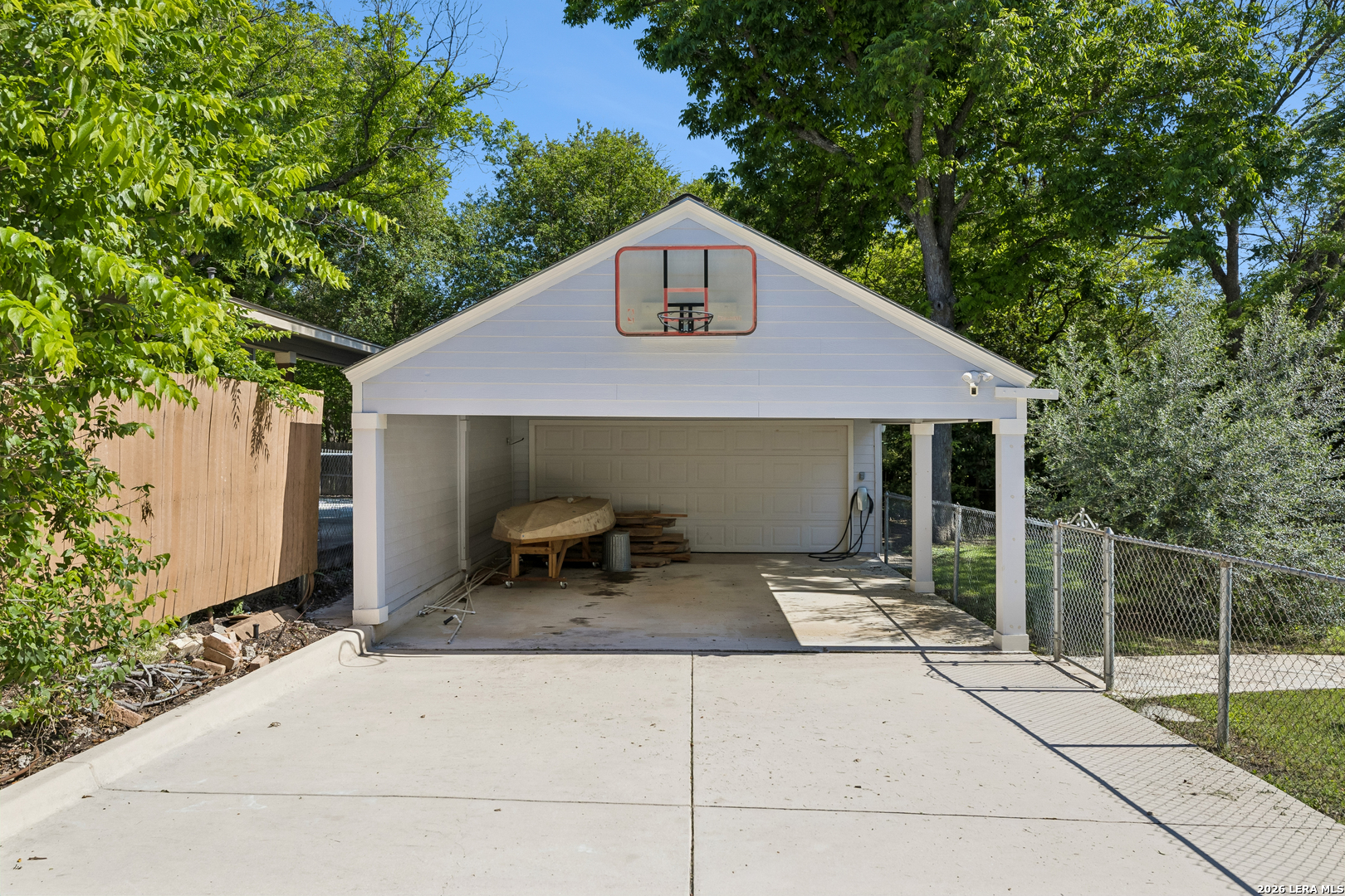 120 LAMONT AVE