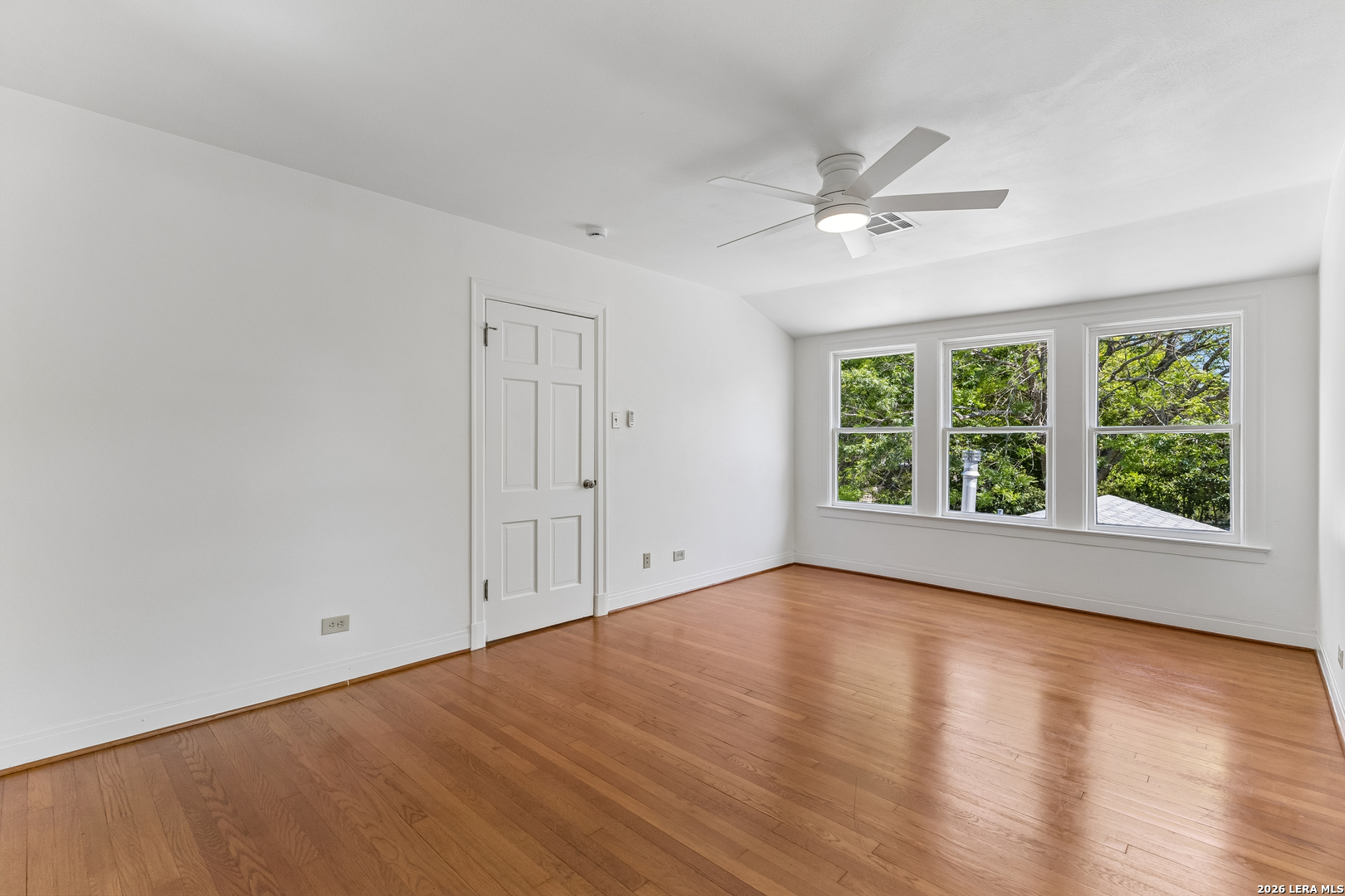 120 LAMONT AVE