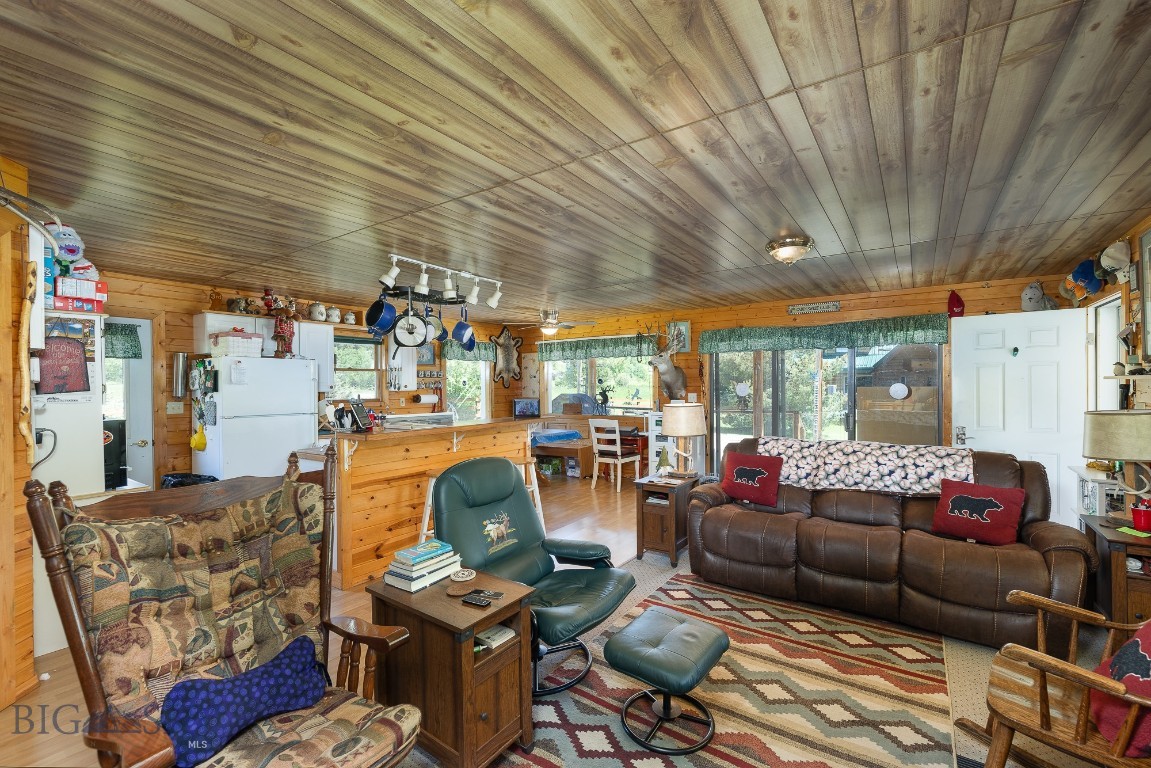 2052 US Highway 89 N